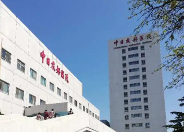 北京哪个医院有牙周科-北京口腔科排名前十的医院名单曝光！(图1)